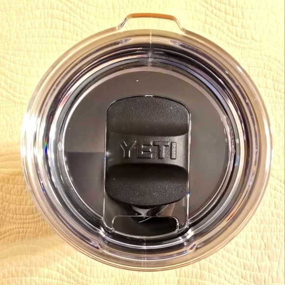 NWY 2024 YETI Limited Edition Flag Of Honor Wave Navy Rambler, 20 Oz - Picture 4 of 5